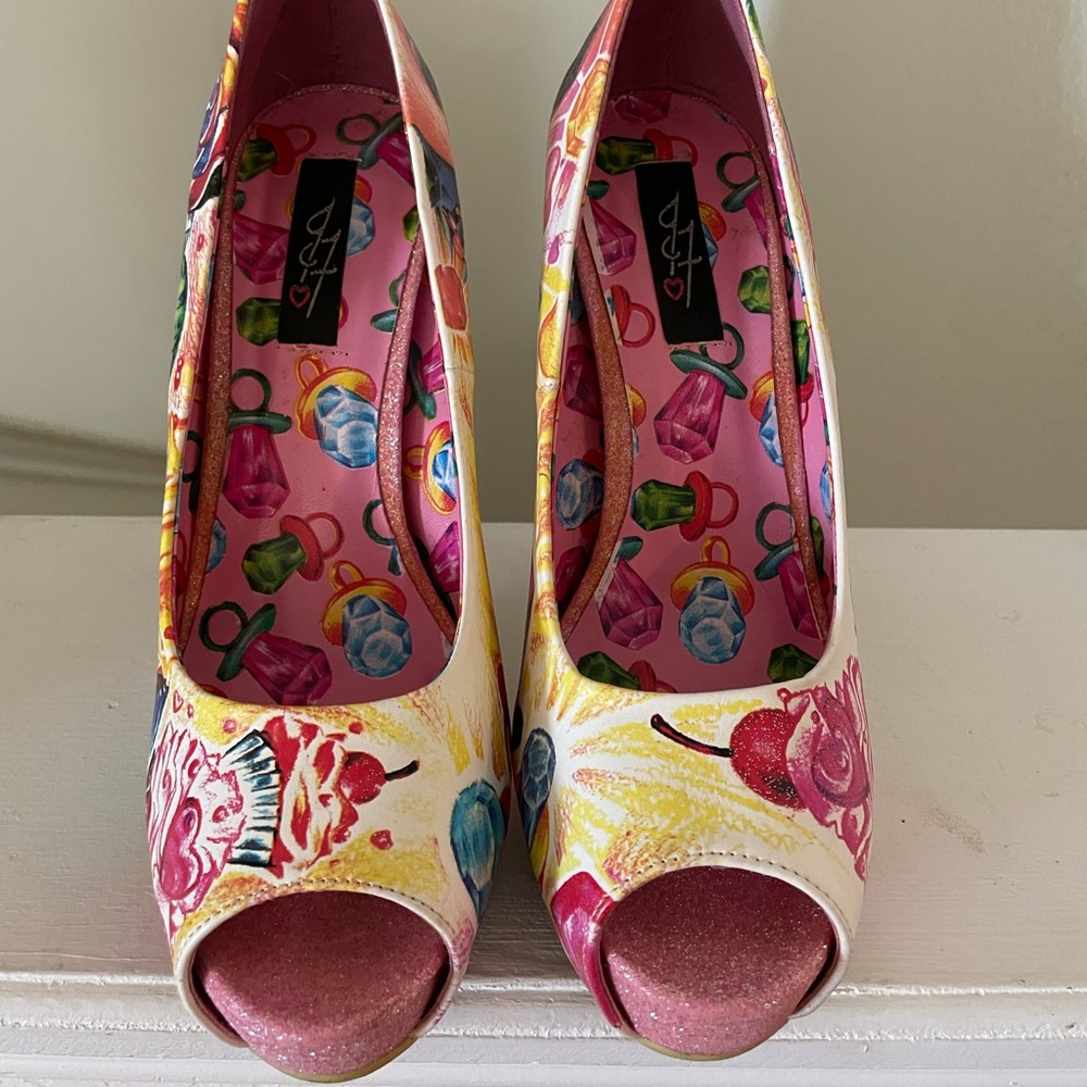 Iron Fist size 8 hand painted peep toe pumps